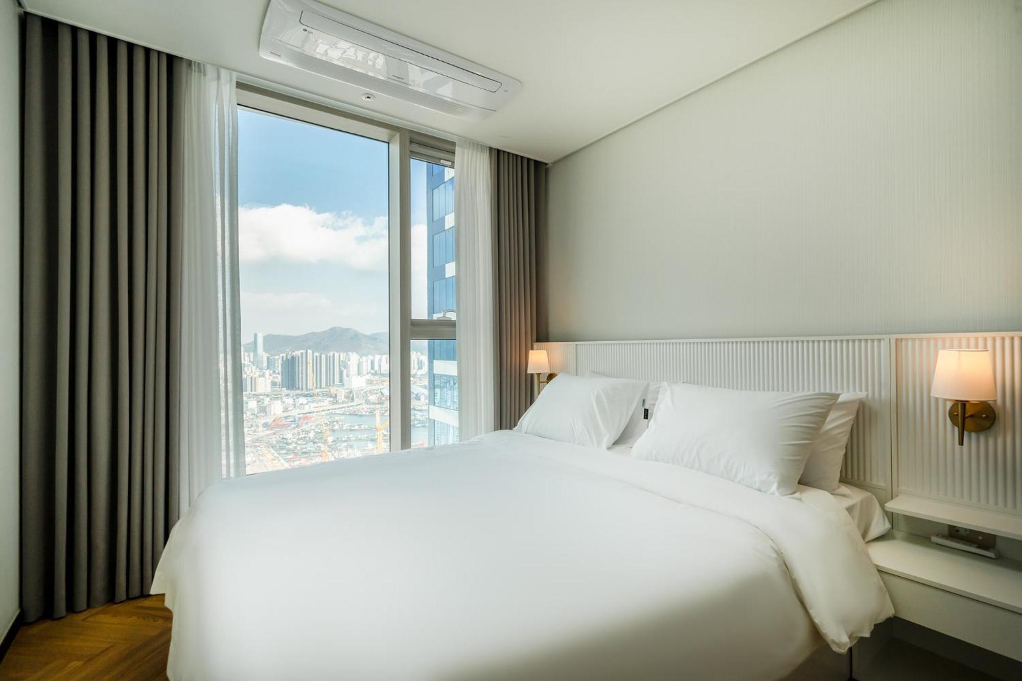 Brown Suites Busan Station Экстерьер фото