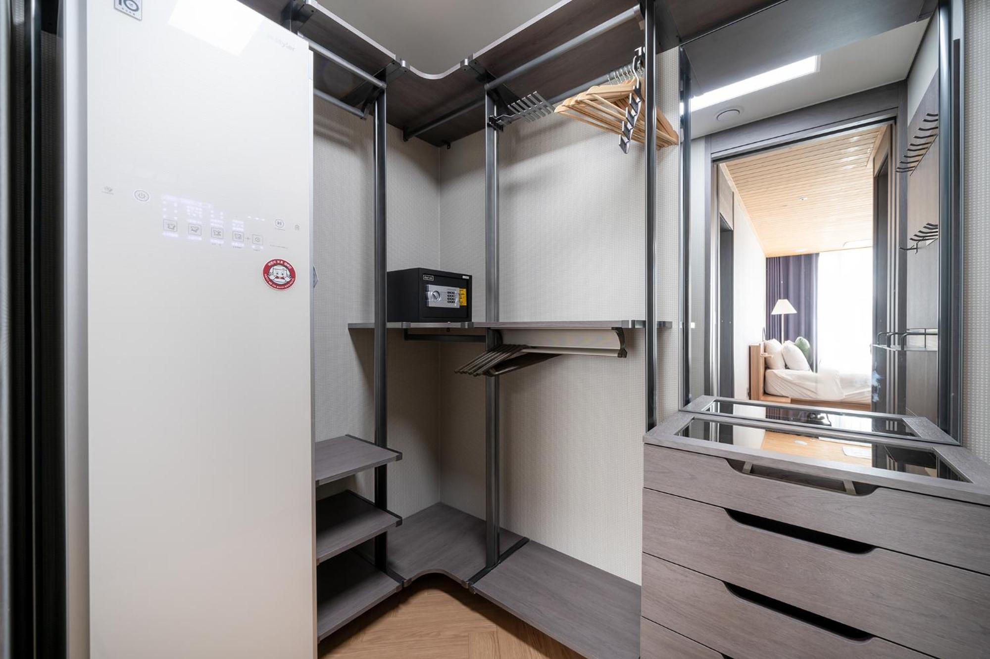 Brown Suites Busan Station Экстерьер фото