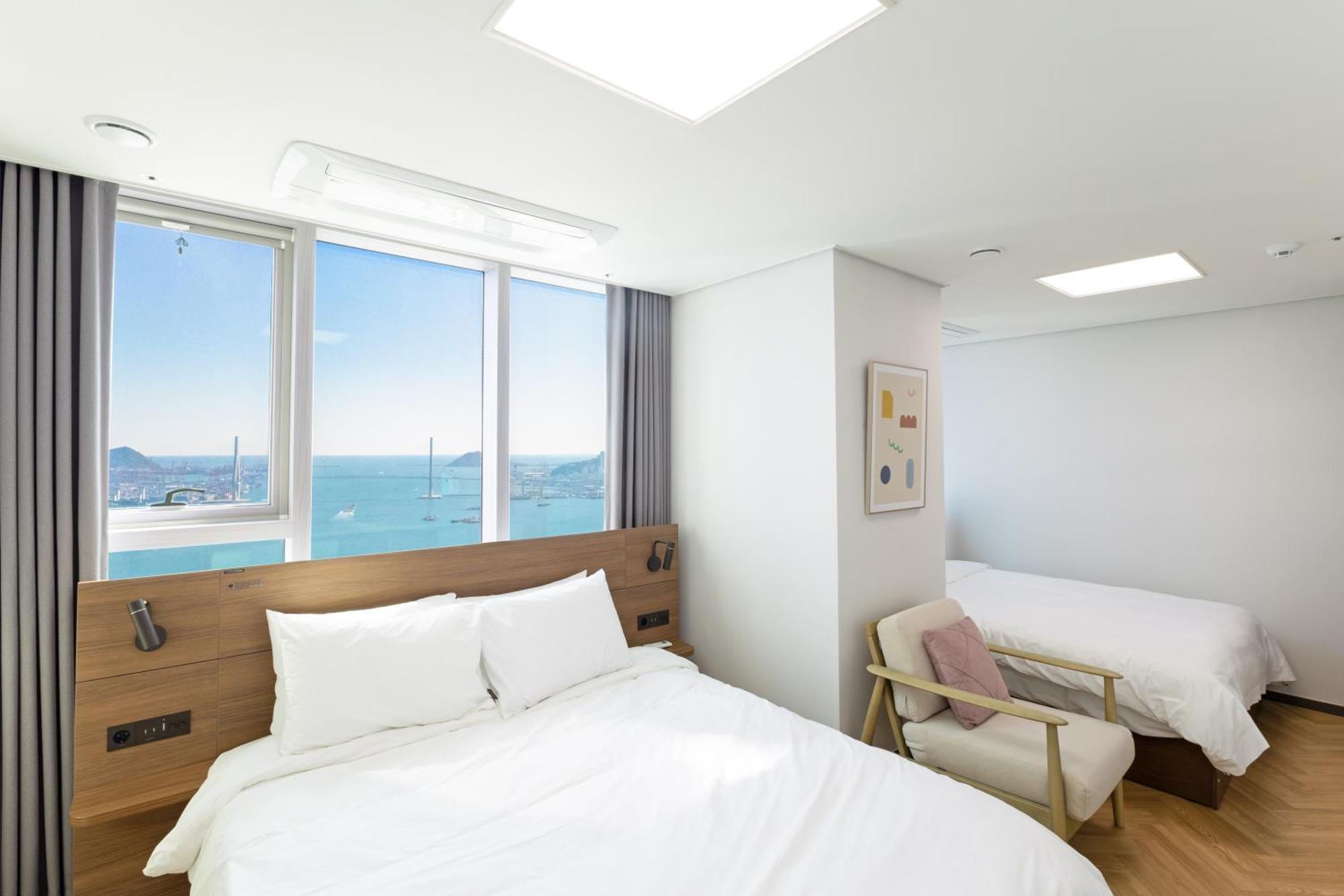 Brown Suites Busan Station Экстерьер фото