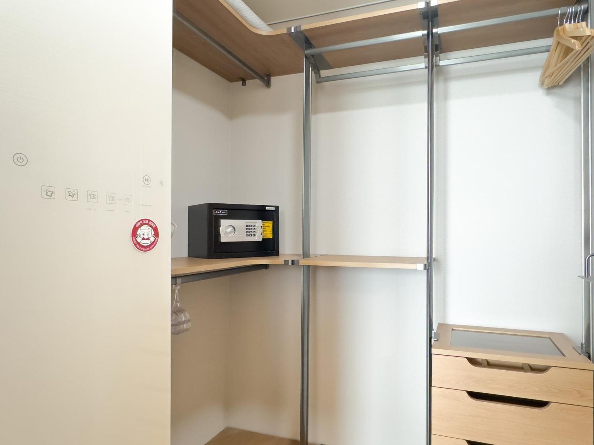 Brown Suites Busan Station Экстерьер фото