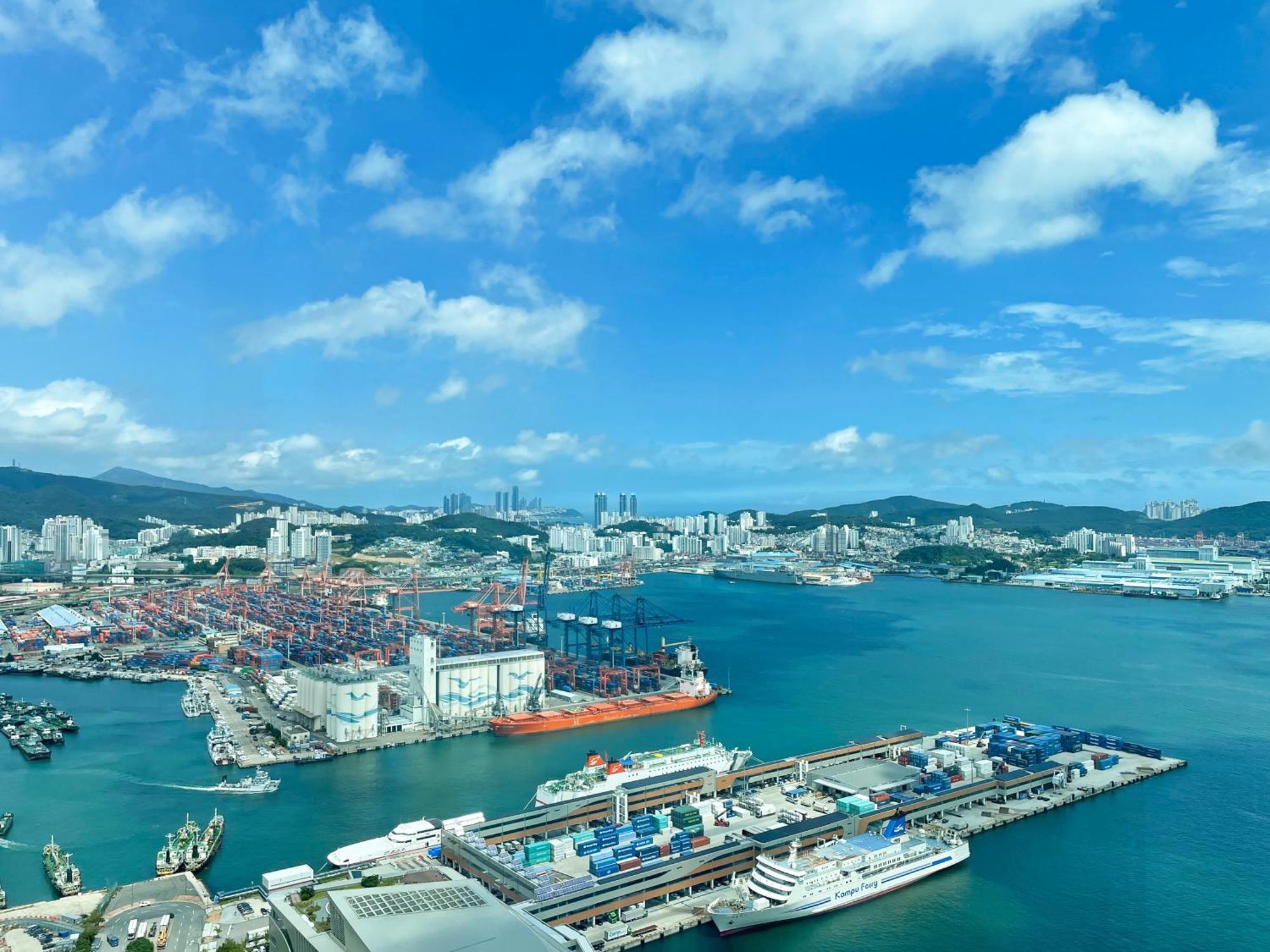 Brown Suites Busan Station Экстерьер фото