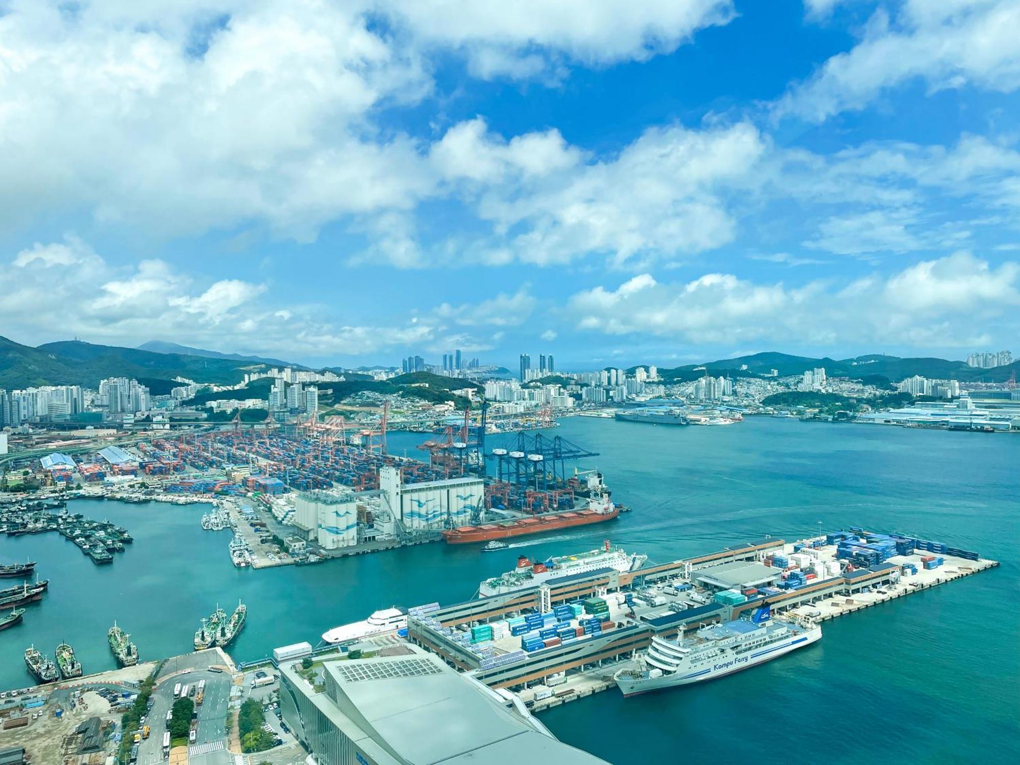 Brown Suites Busan Station Экстерьер фото