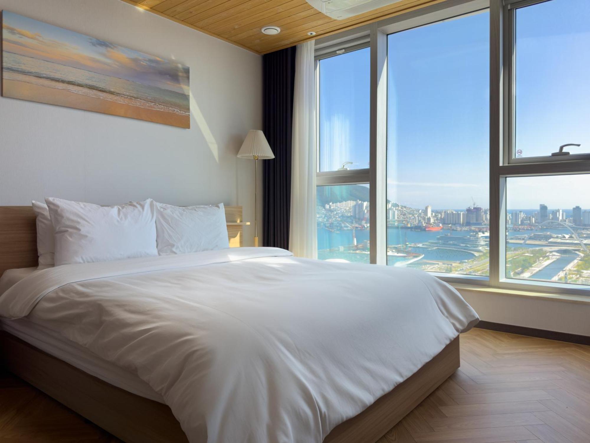 Brown Suites Busan Station Экстерьер фото