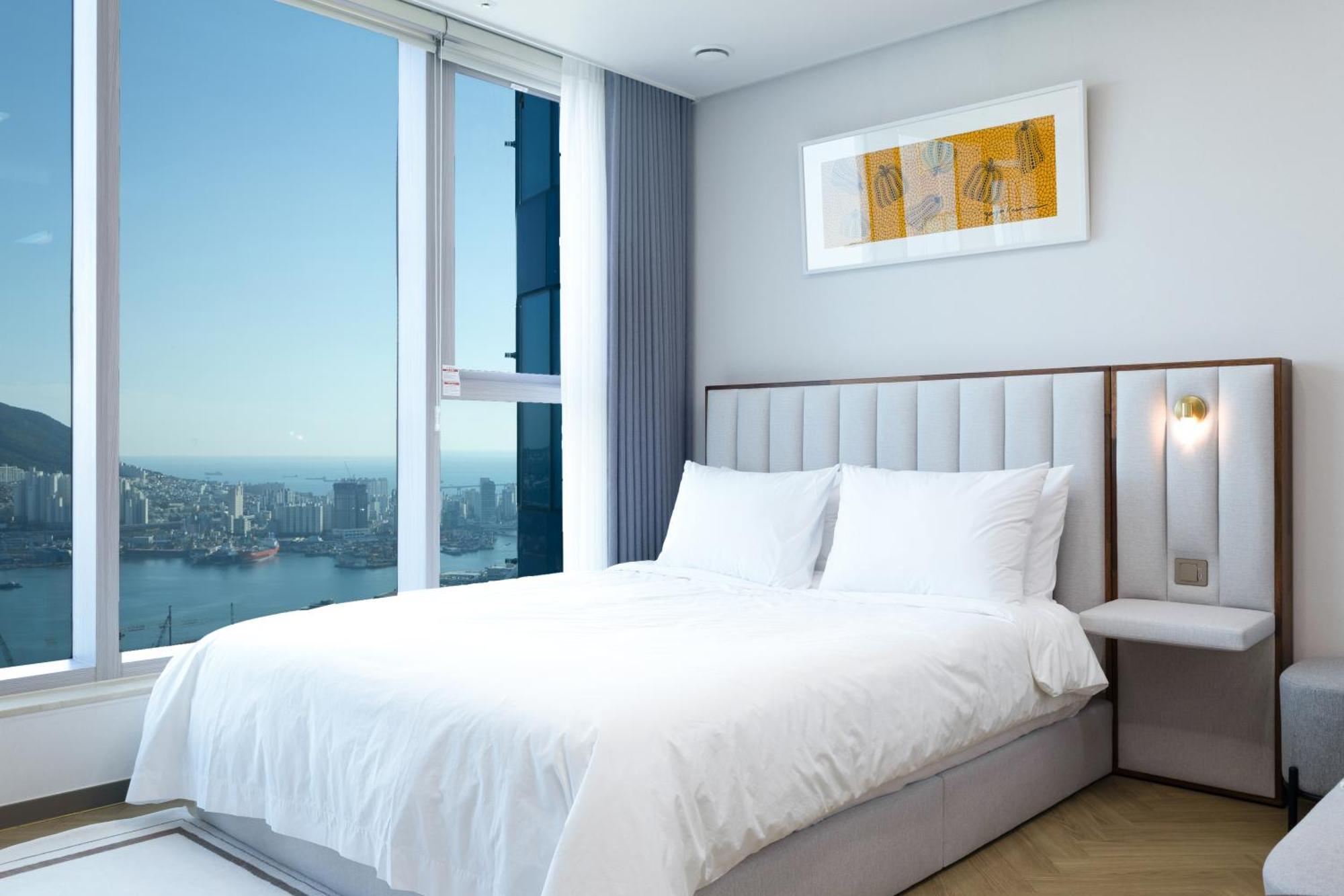Brown Suites Busan Station Экстерьер фото