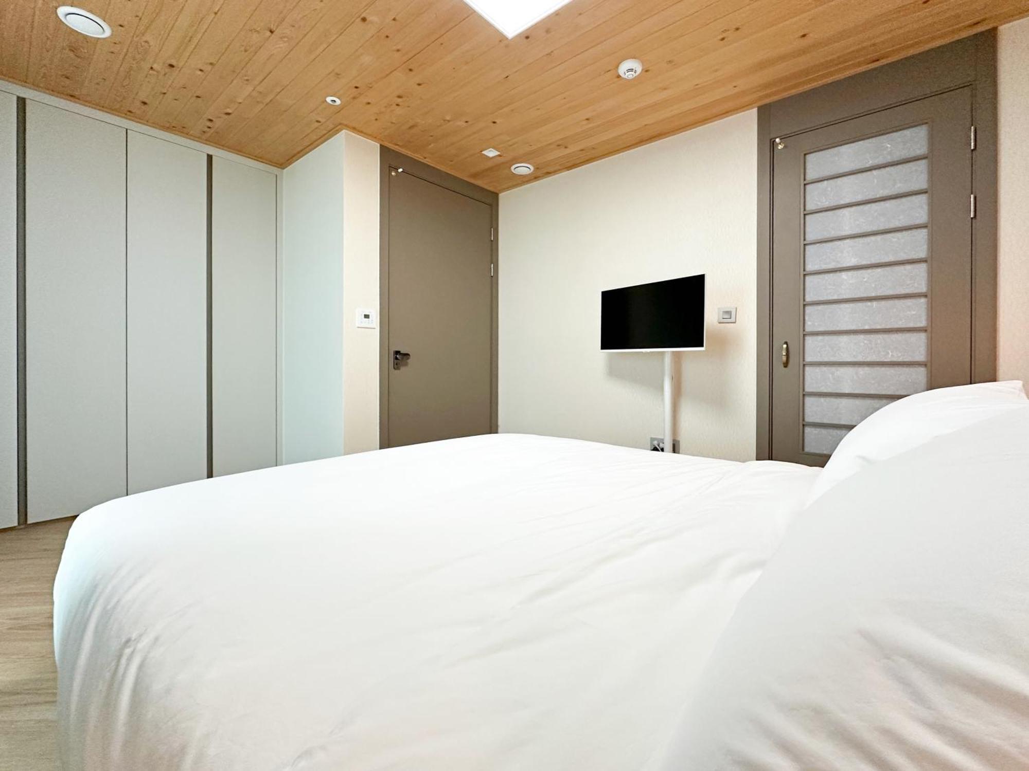 Brown Suites Busan Station Экстерьер фото