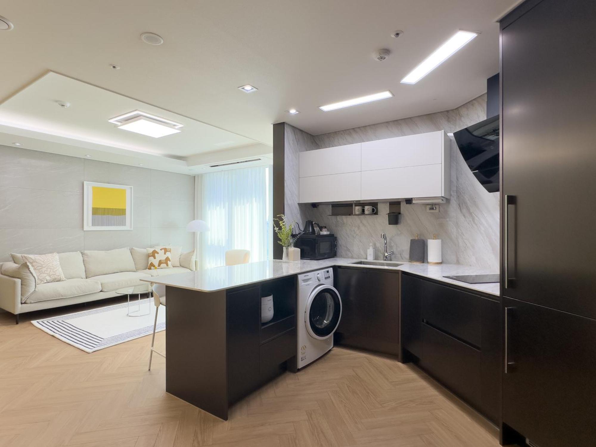 Brown Suites Busan Station Экстерьер фото
