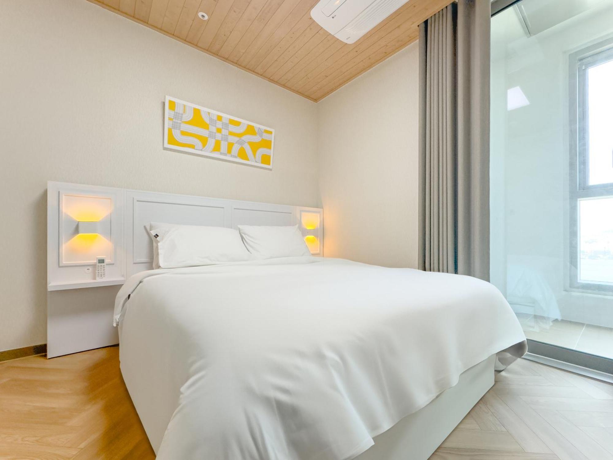 Brown Suites Busan Station Экстерьер фото